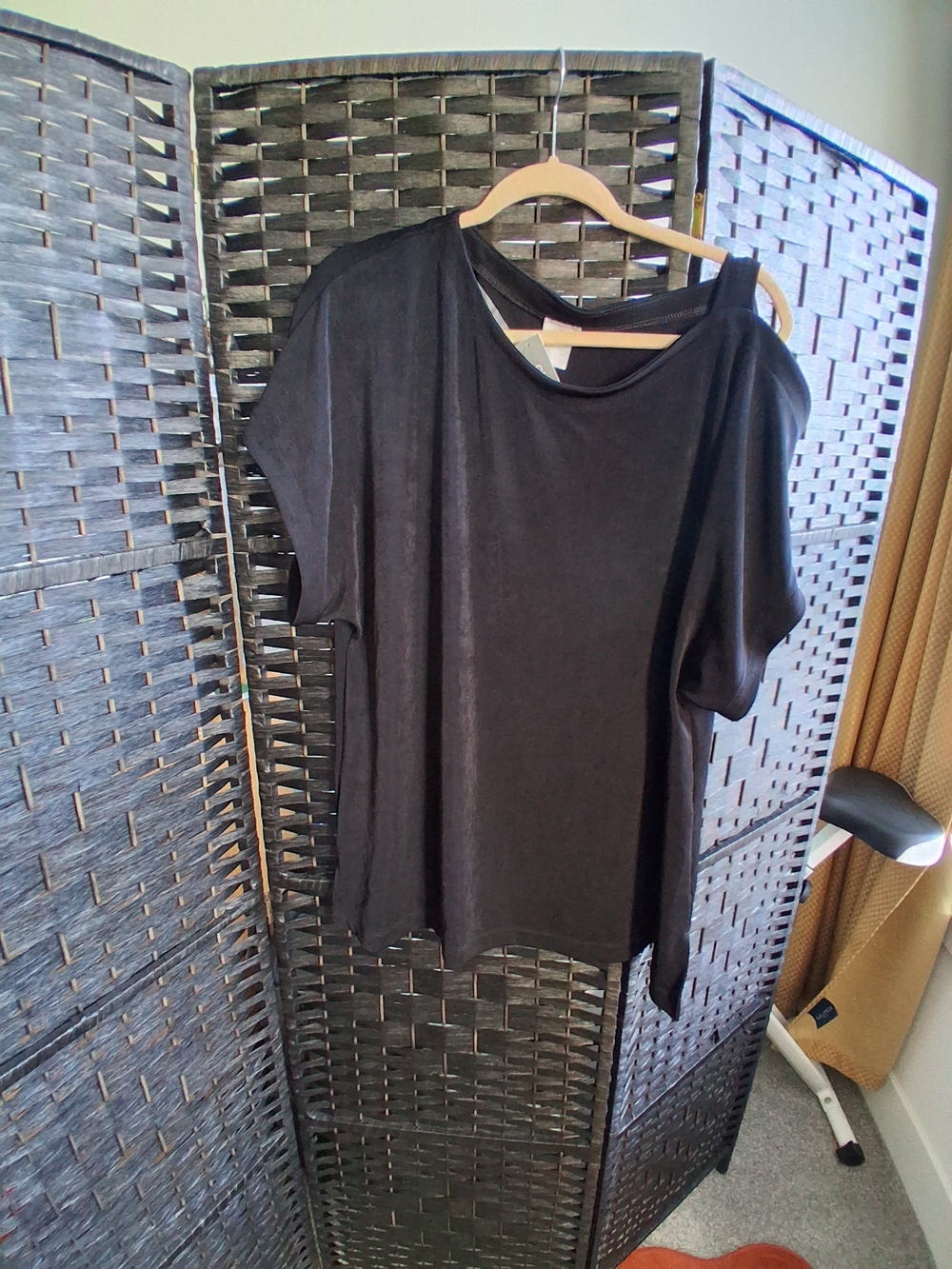 Women's Black Asymmetric Short Sleeve Tee